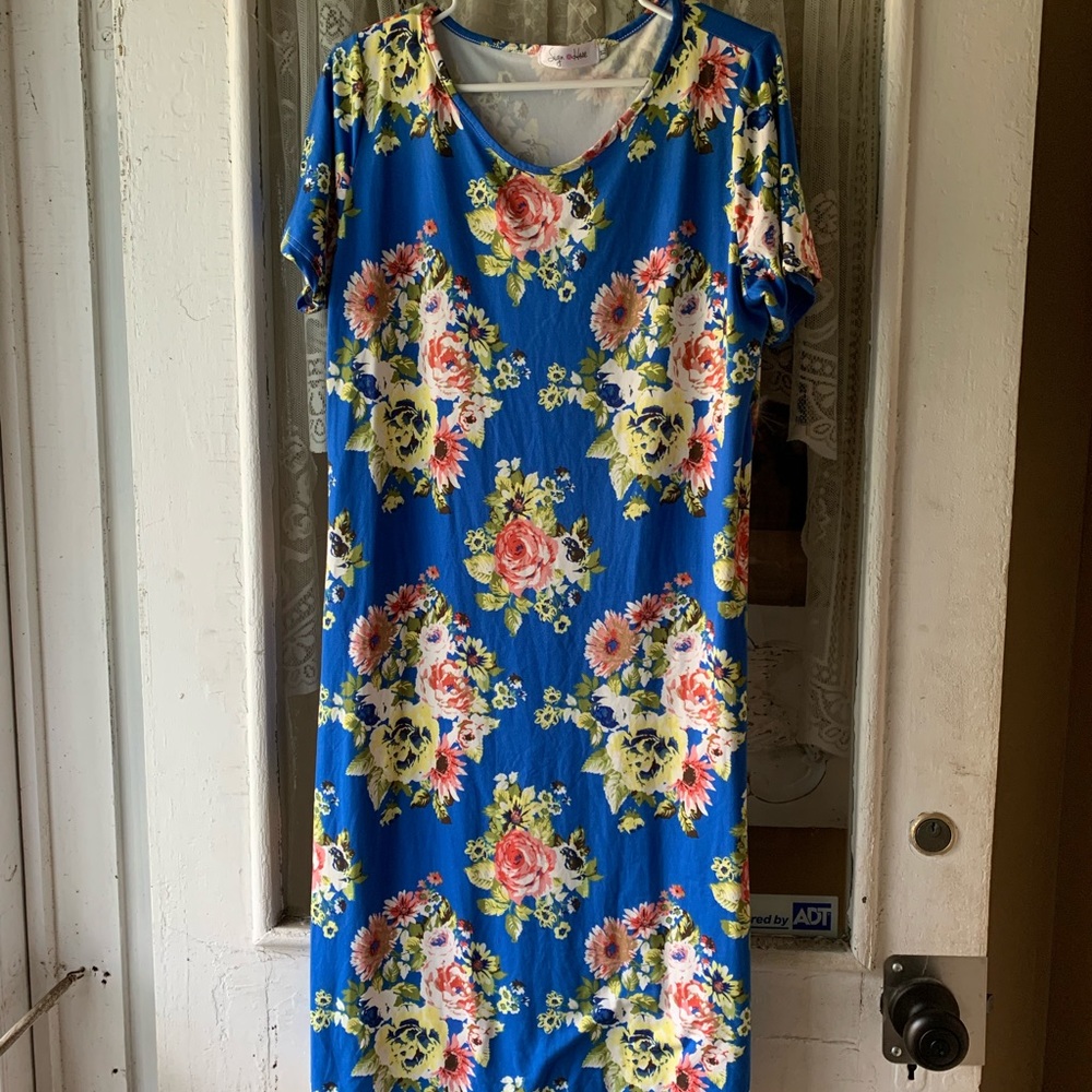 SHOP CLOSING!!  Sign Here maxi dress short sleeved size XL